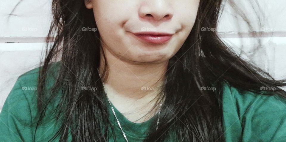 My first face entry; half-faced entry, I mean. So you see, people basically have different kinds of reaction to anything. Can you guess what she's up to on this photo? 💚