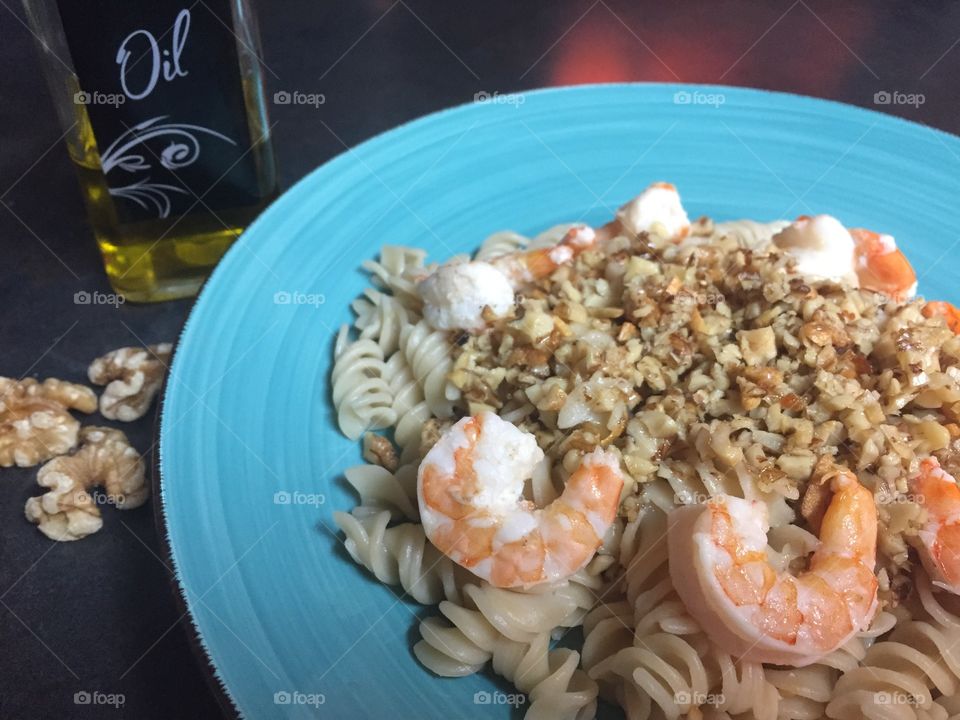 Rotini with shrimp and walnuts