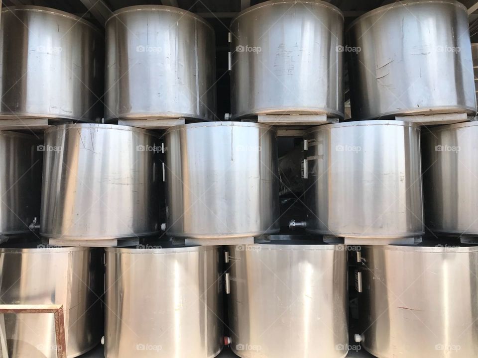 Aluminium containers