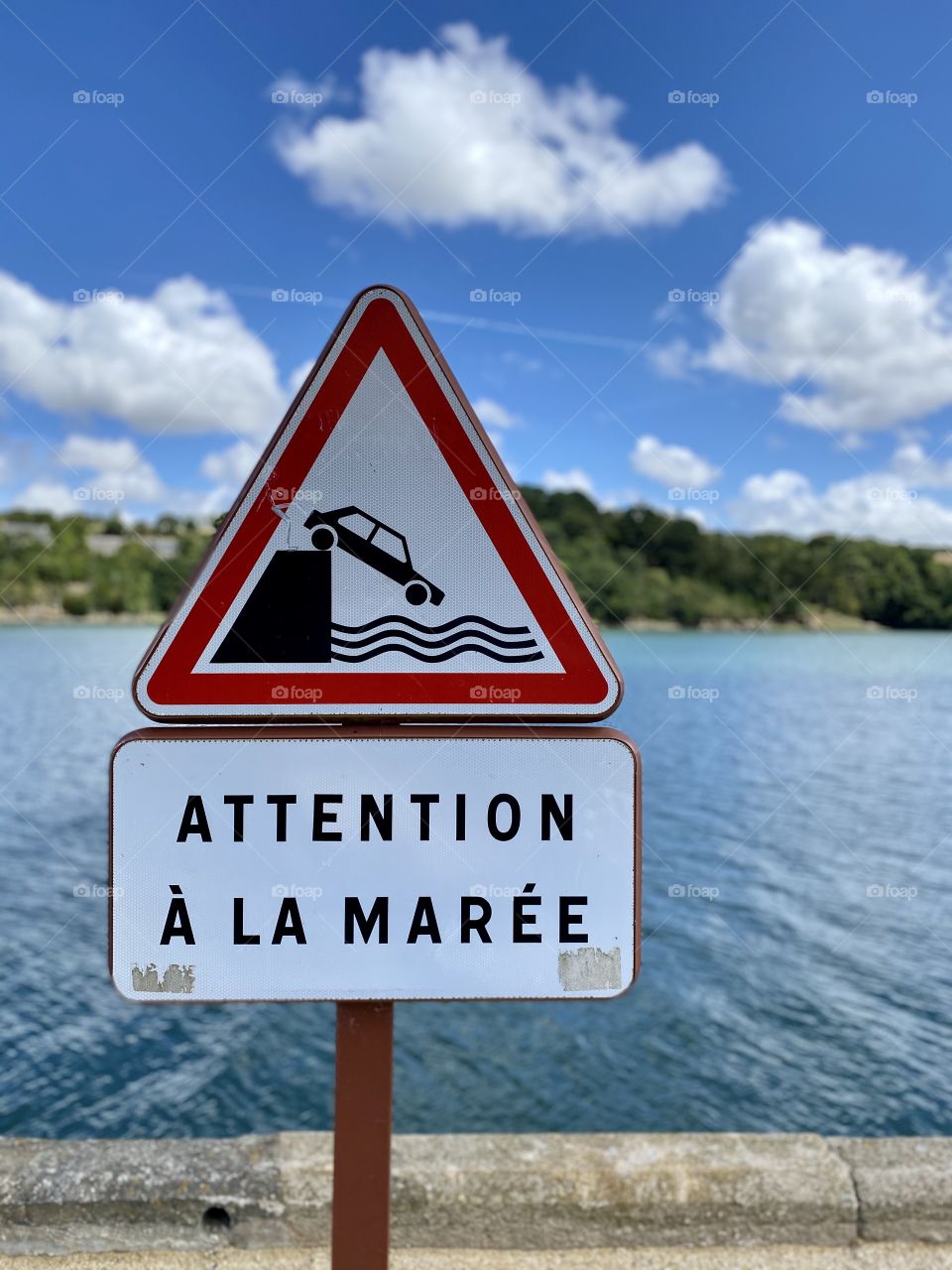 A funny road do Not Fall i to water 