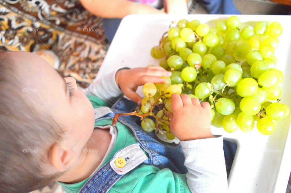 smal boy and grapes