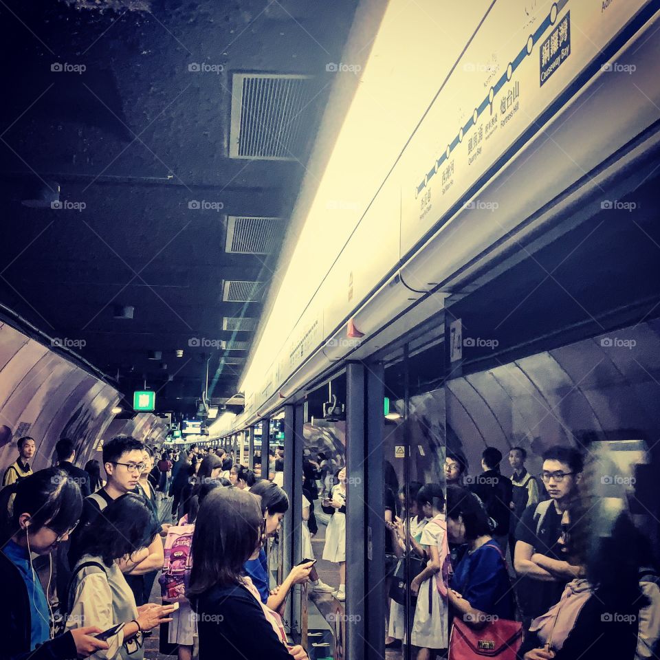 #cwb #mtr #crowd #mirror #彼岸花 #2018 #ipxsmax #收工時間 #地底王國 #underground #metro #hk #低頭族 