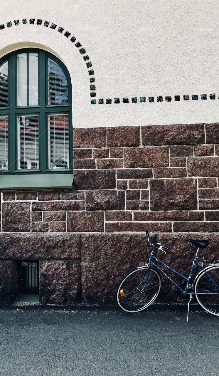 Bicycles on the streets of Finnish cities are not uncommon, which in general is not surprising for Europe. the city of Kotka, the house opposite the Lutheran Church.