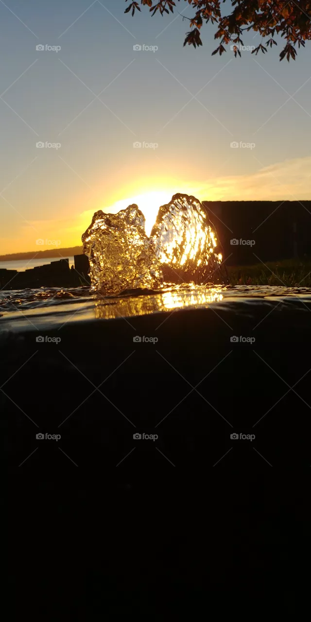 water wasser H2O gold sonne sun licht light hell