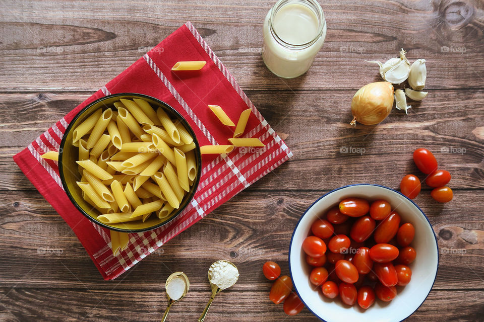 Some ingredients for pasta with tomatoes 