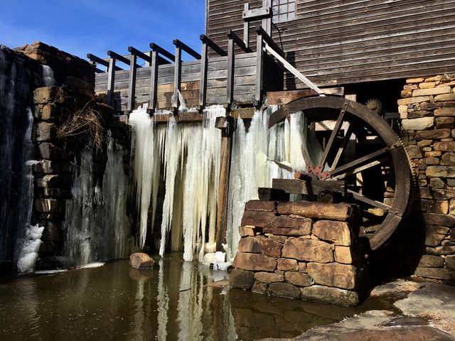 Far-reaching icicles at the mil