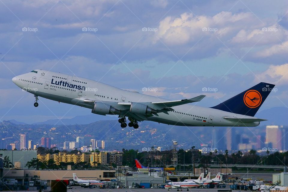 LUFTHANSA AIRLINES B747-400 LAX