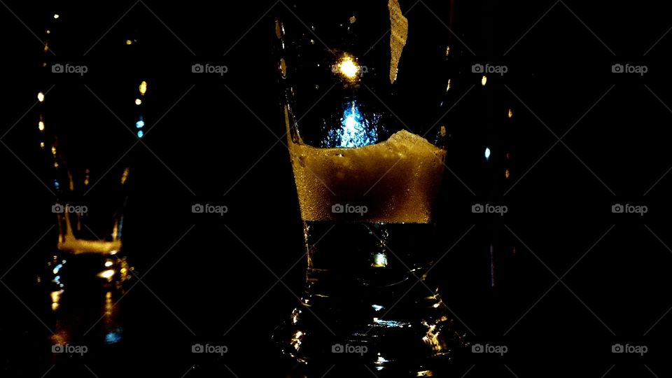 Tulipas com espumas de cerveja.