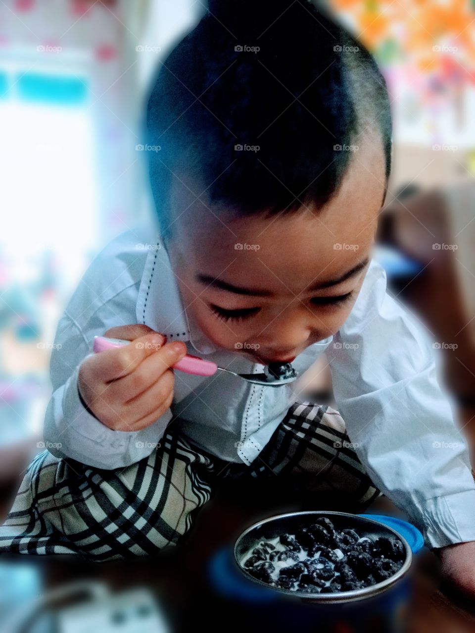 early morning is a busy day and this kid is in rush to go to school, so he is eat his favorite cereal with milk to make his day good, make him healthy even without rice and to save time.