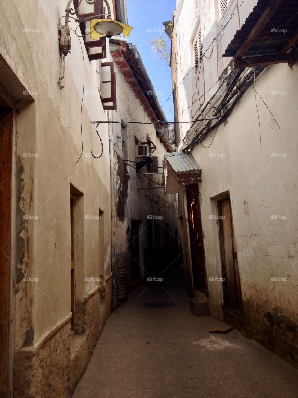 Close quarters in Stonetown alley