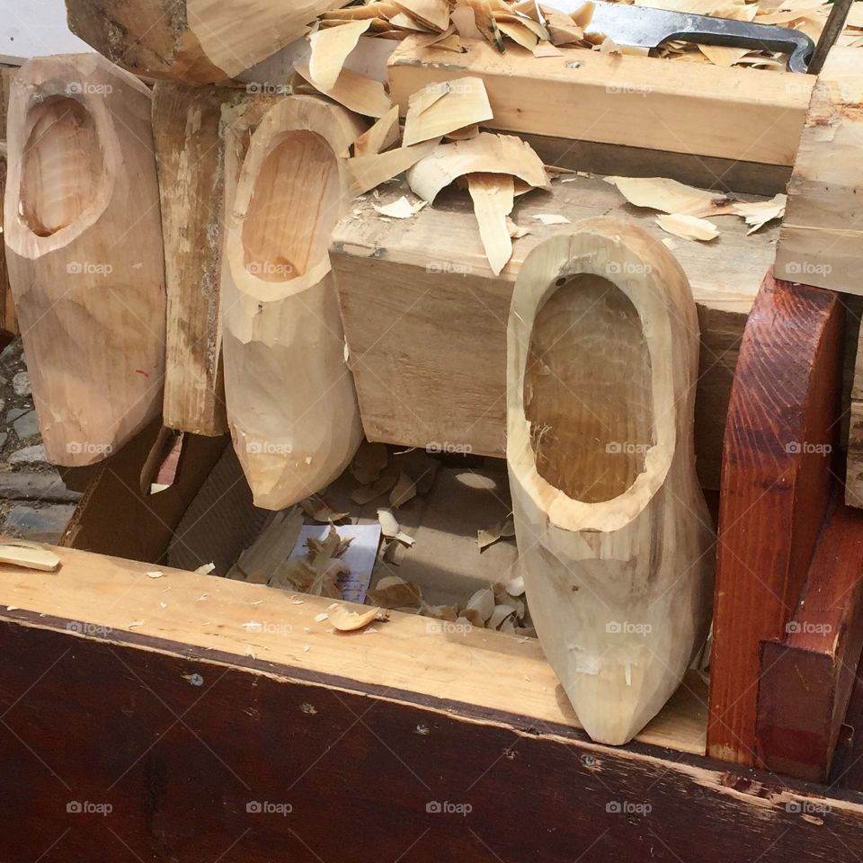 The making of : wooden shoes