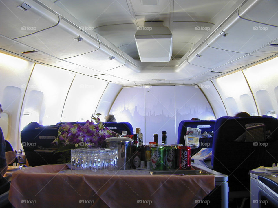 THE THAI AIRWAYS ROYAL FIRST CLASS B747-400