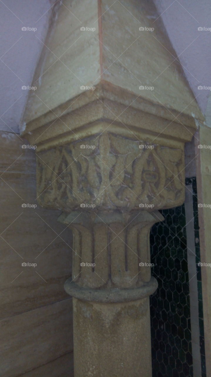 Sculpted pillar