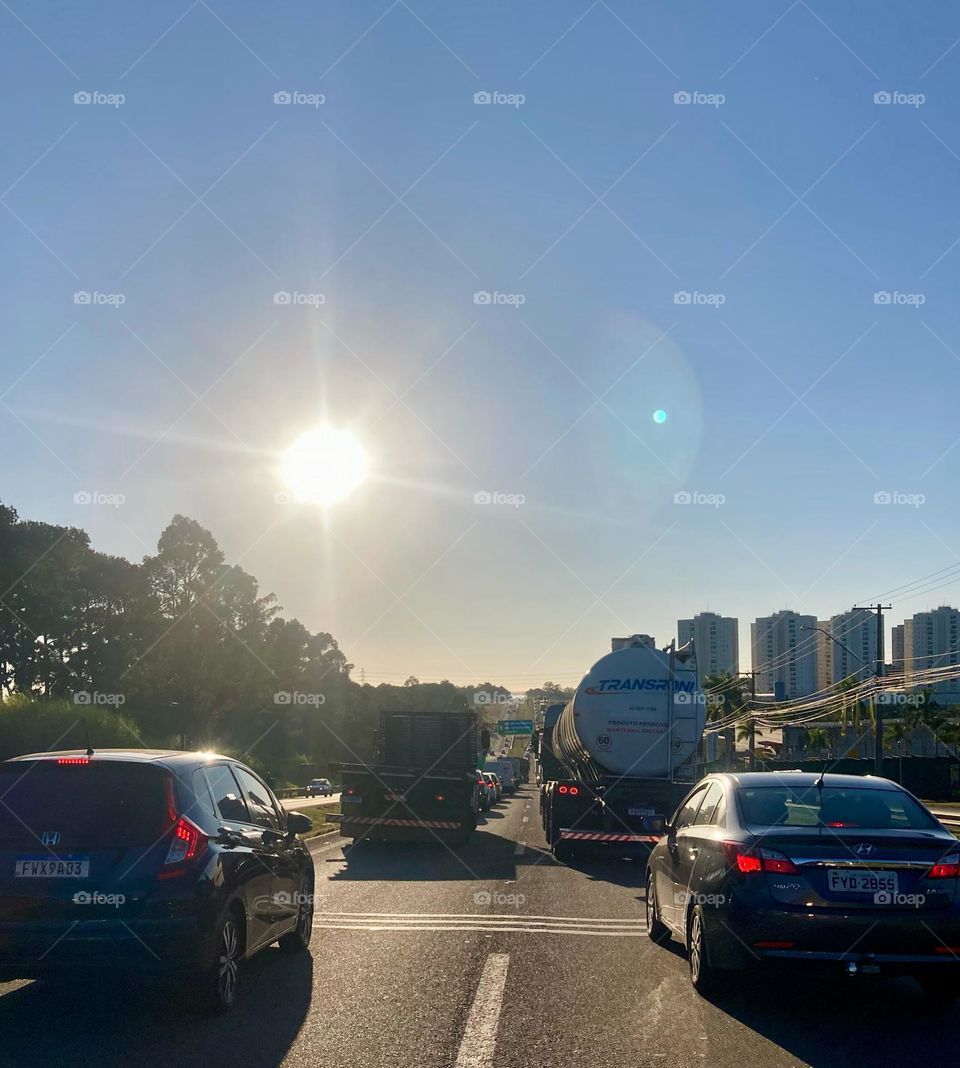 Trânsito terrível na Rodovia Dom Gabriel, em Jundiaí. 