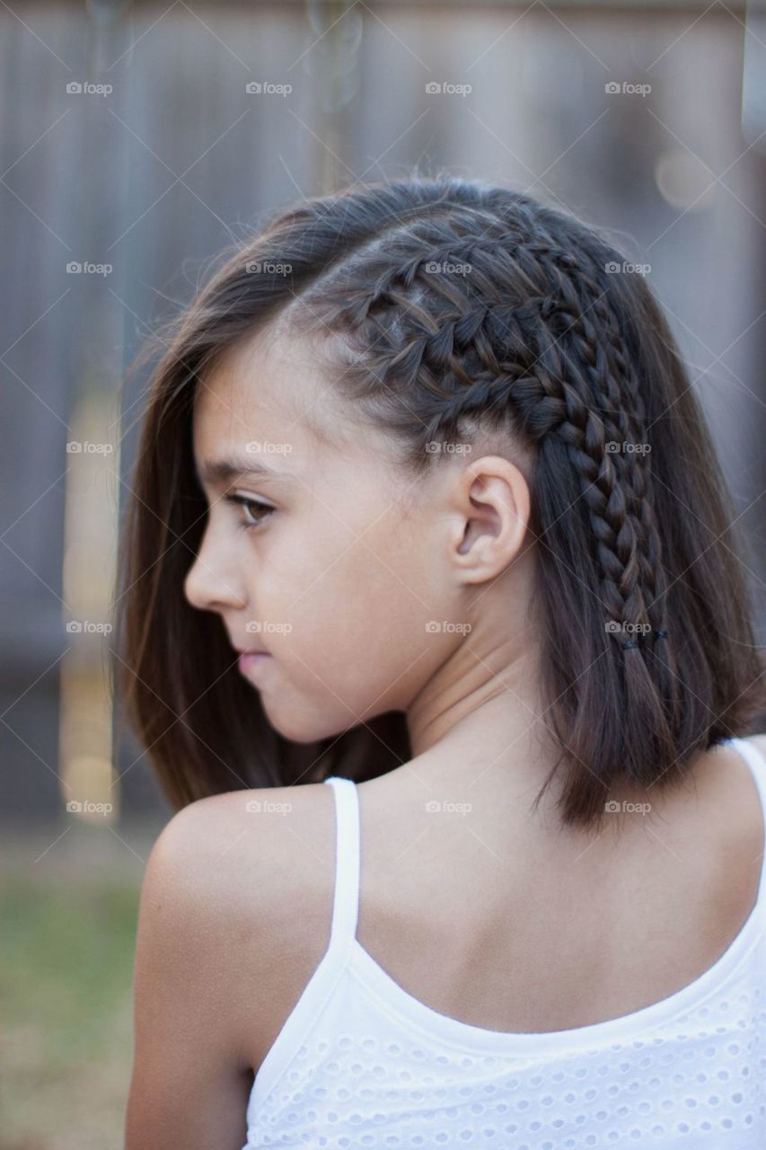 Beautiful hair style for short hair people. Straight short hair, lazy braids on one side with rubber band and straight hair on the other side ❤️
