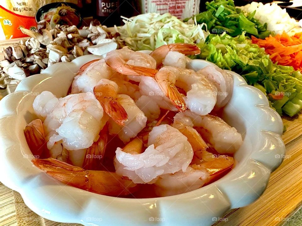 The ingredients of Pancit with shrimp being the main character!