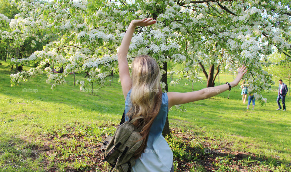 girl in the spring garden