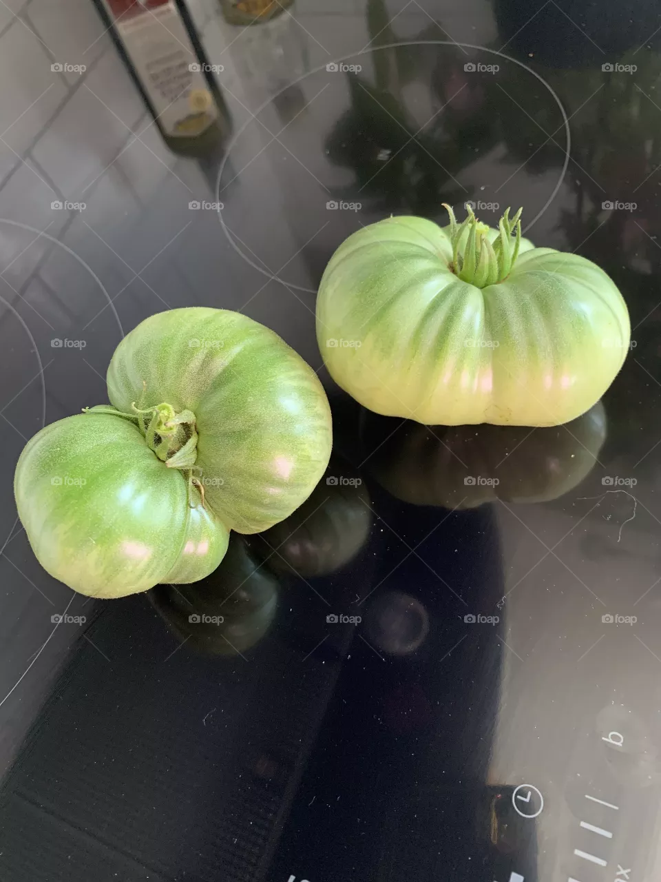 Green tomatoes 