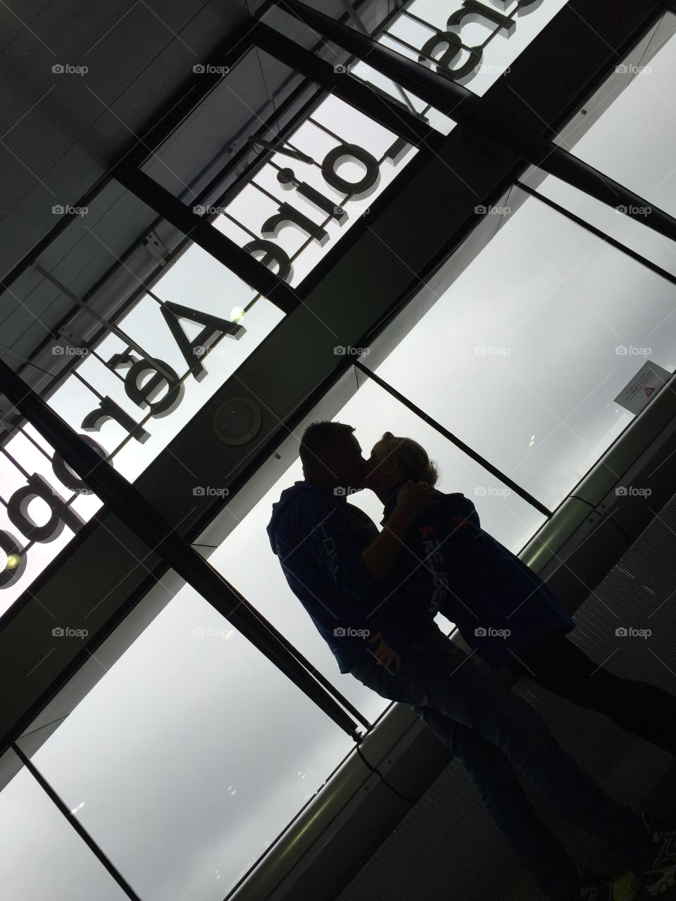 Airport kisses 