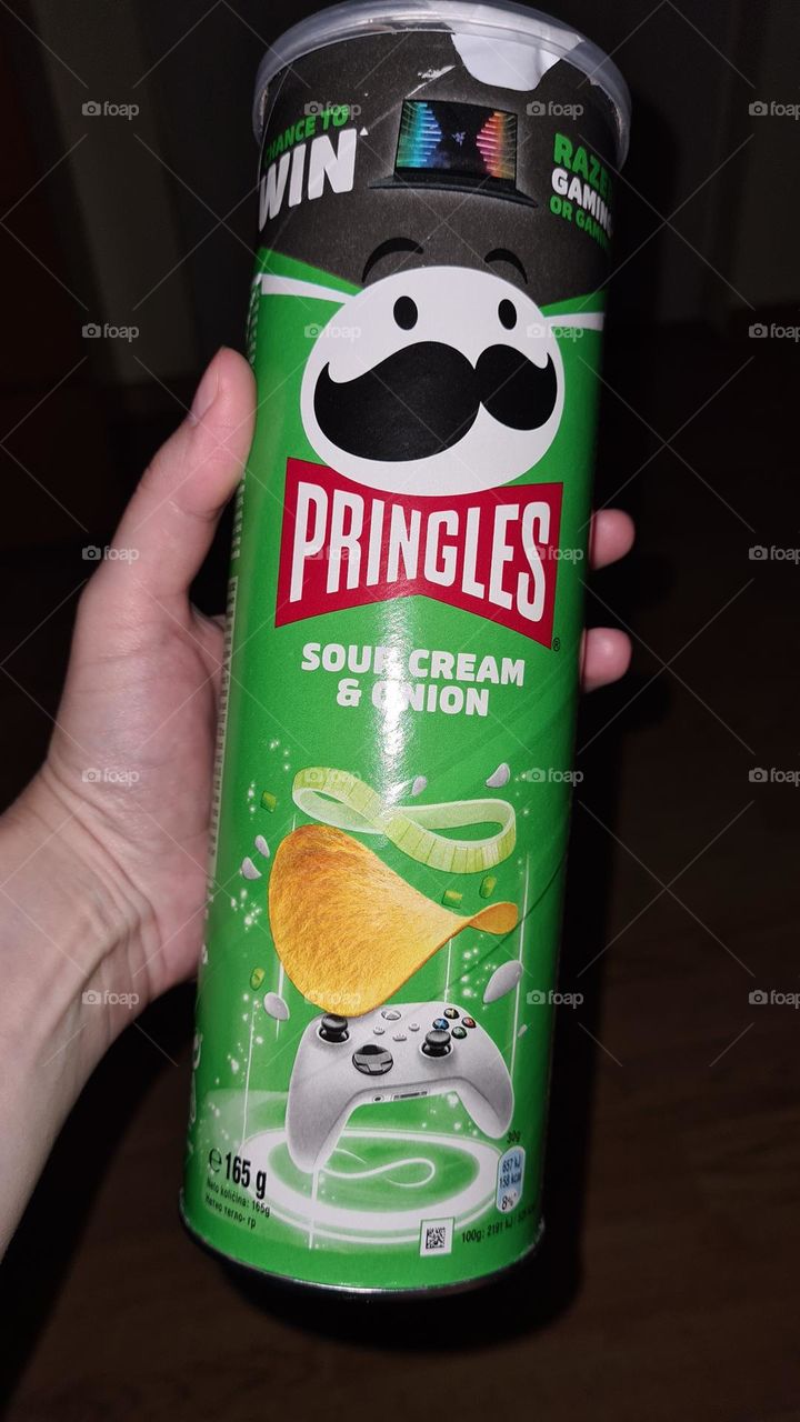 Pringles sour cream and onion chips