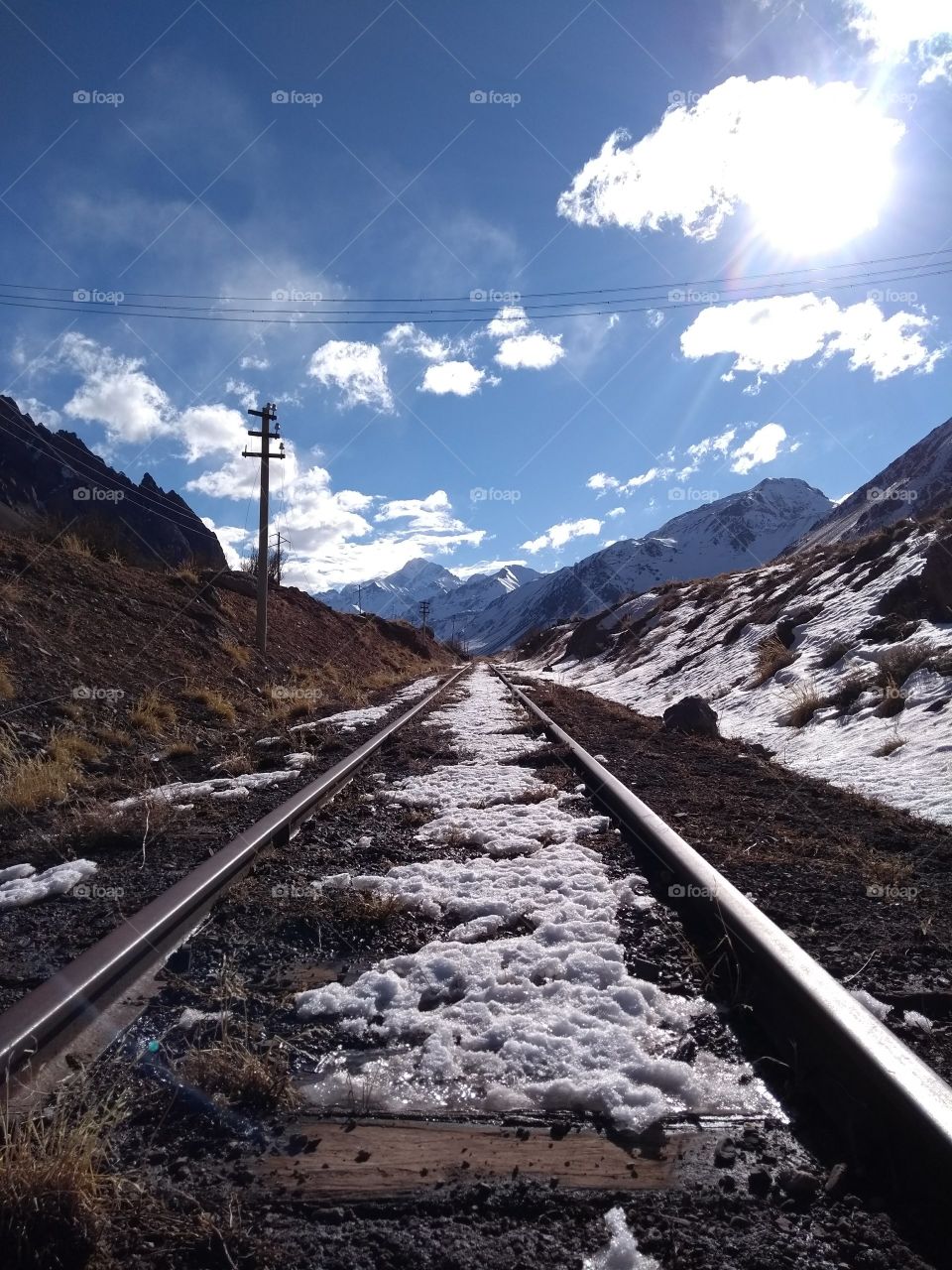 Acero, Madera y Nieve

Viejas vías del tren trasandino, cerca de penitentes en la provincia de Mendoza, Argentina