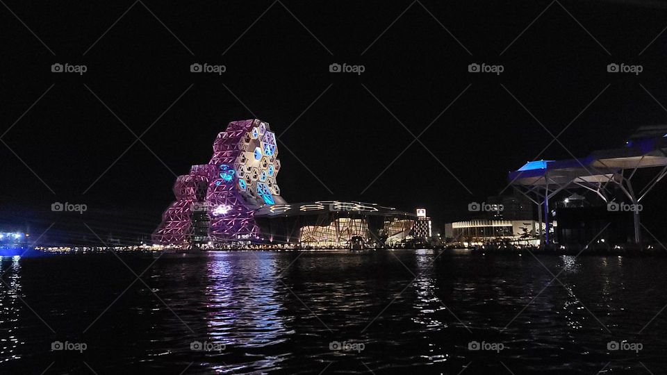 Kaohsiung Music Center.Designed by Manuel Alvarez Monteserin Lahoz. Got FIABCI World Prixd'Excellence Awards 2021. The appearance design is based on the ups and downs of the waves."Wave Towers‘’