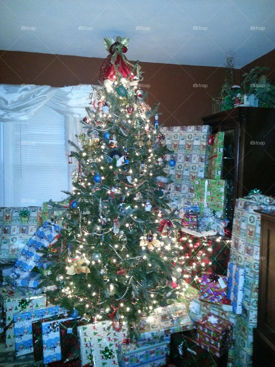 happy holiday tree ppl"