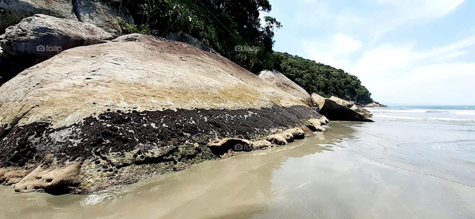 rocks in Perequê beach in the Guarujá city