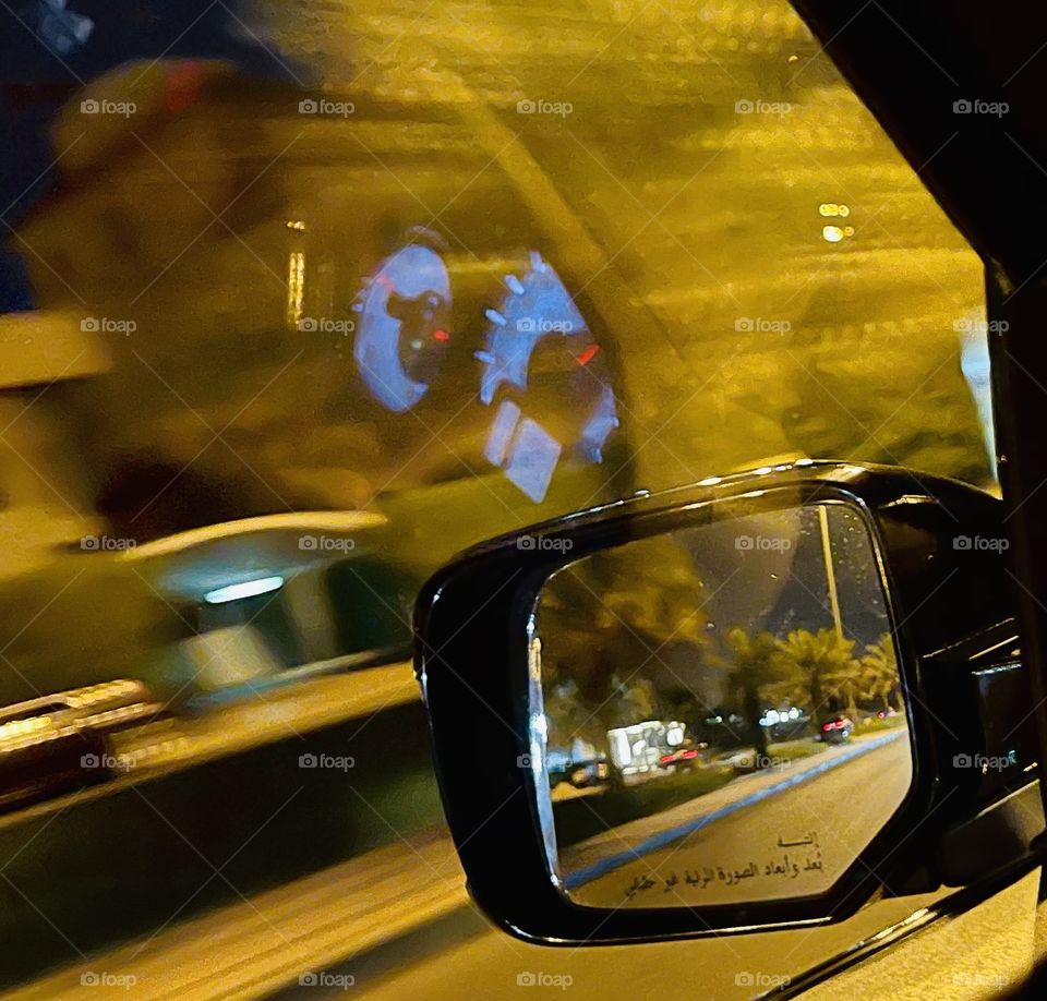 Images in side mirror