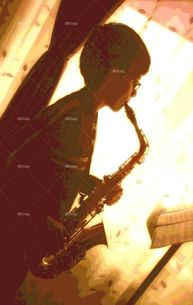 saxophone . child with saxophone 