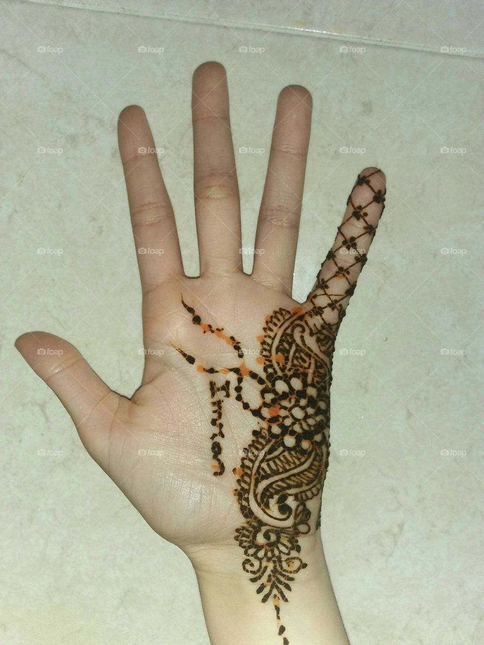 One hand and henna