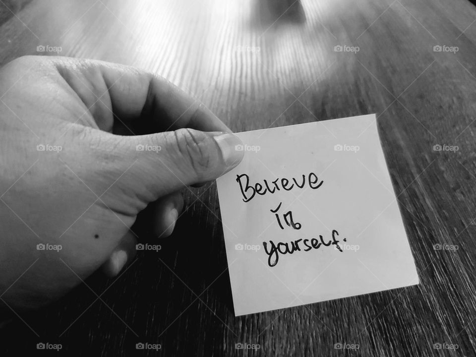 Motivational quotes on a small piece of paper