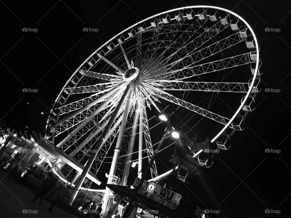 Looking up -. Ferris wheel Niagara Falls