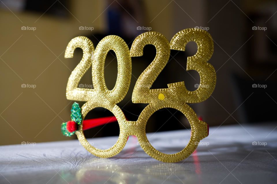 golden glasses 2023