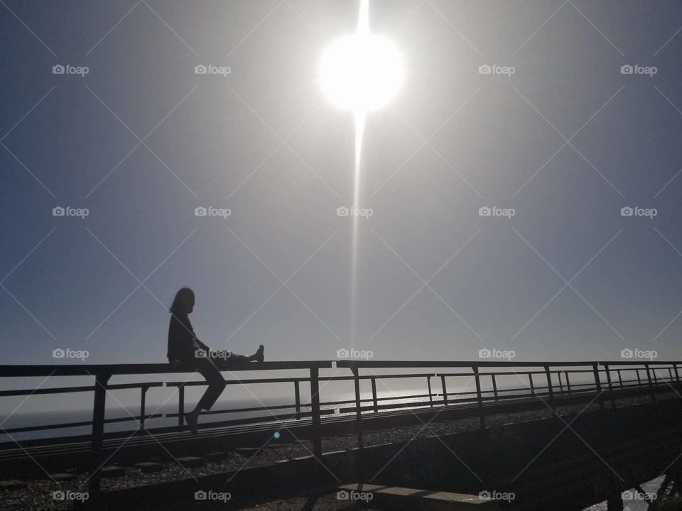 relax on bridge