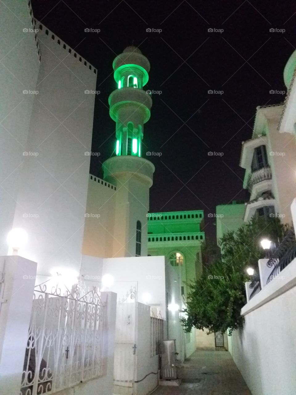 mosque between