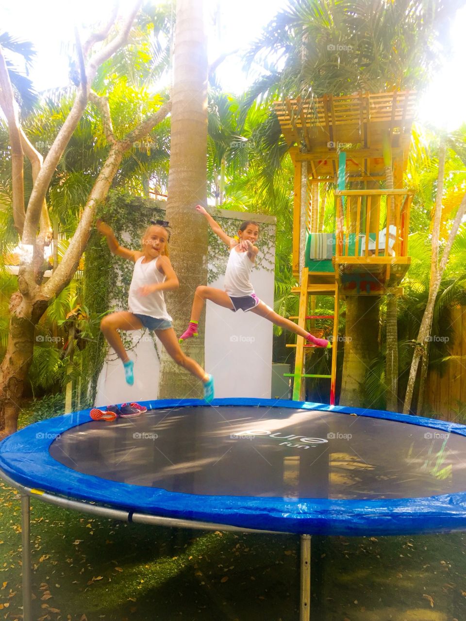 Jumping kids trampoline 