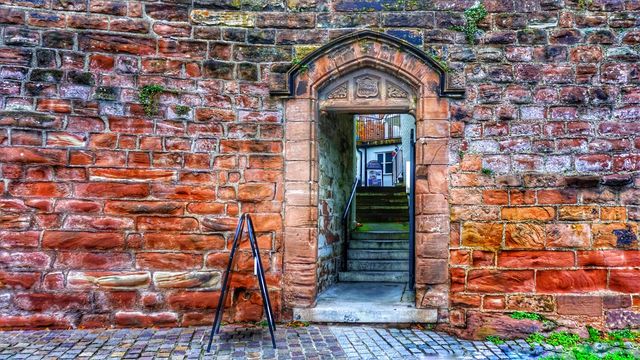 Door 
