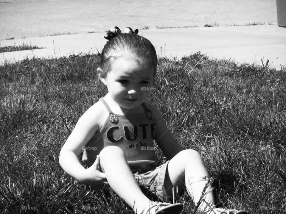 Kiera in grass black and white