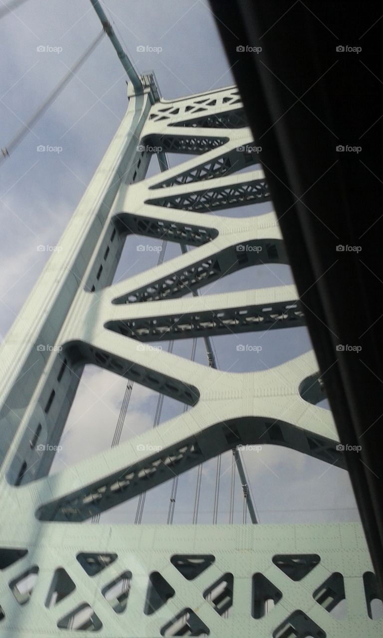 Center Support. upward glance on bridge