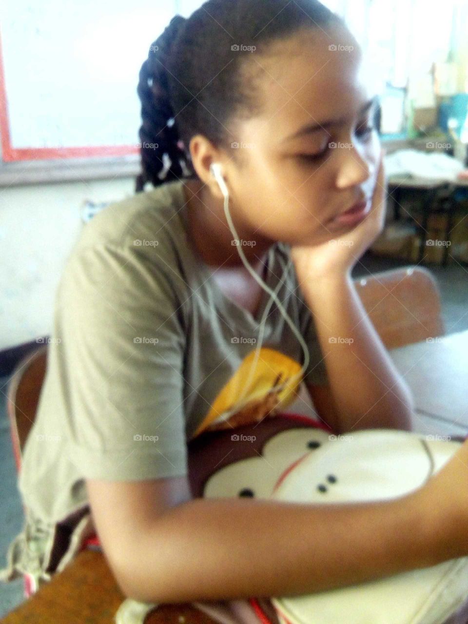 this picture was taken in a class room an we did enjoy this beautiful moment of taken this beautiful picture .