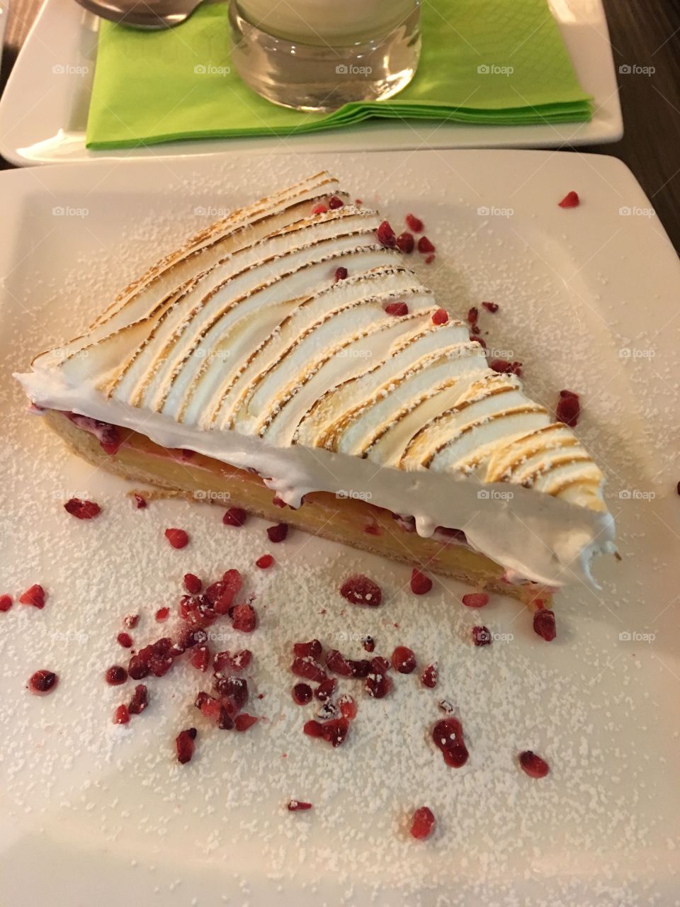 Raspberry lemon pie with merengue topping