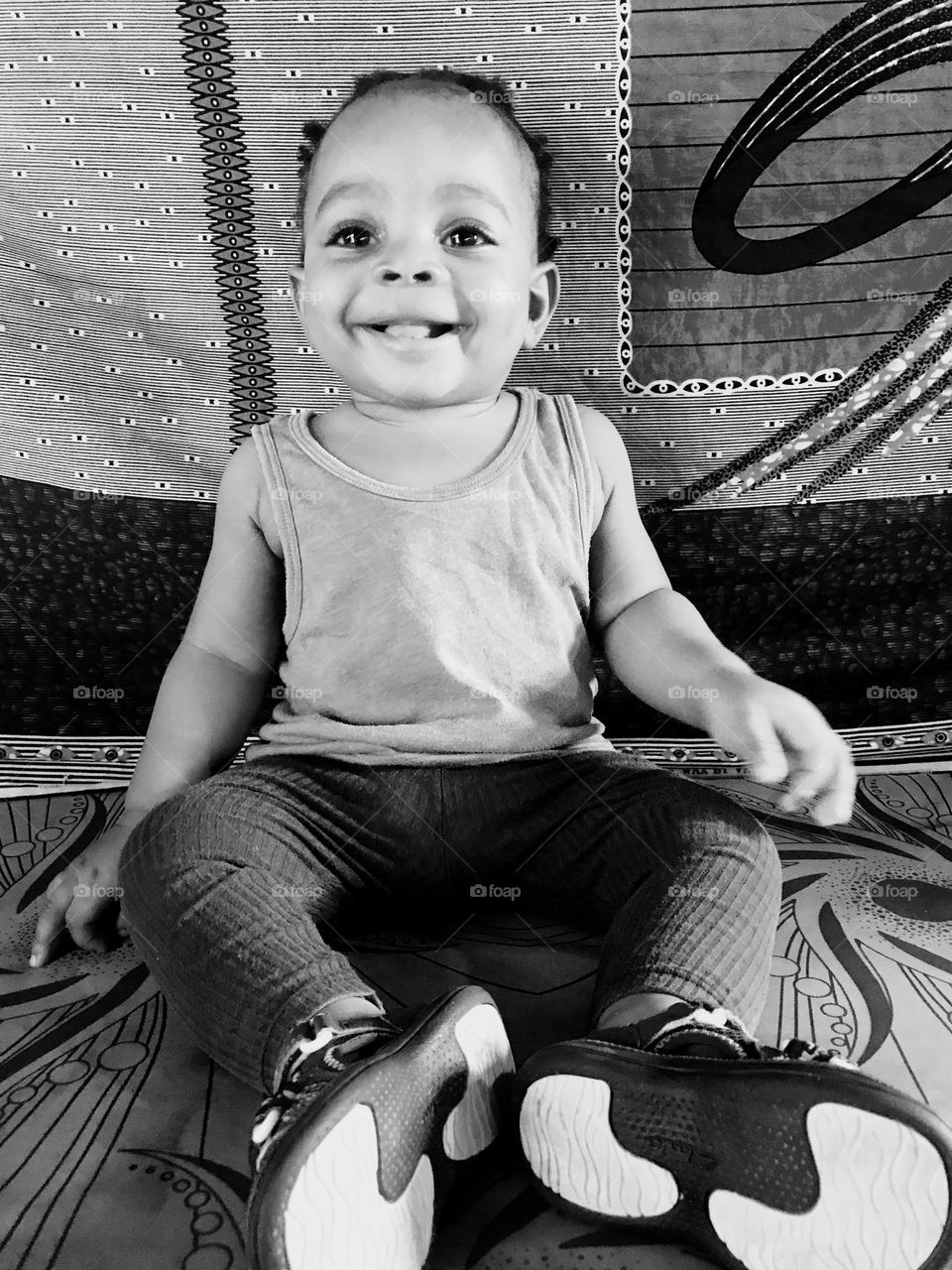 shine faintly with a wavering light, this is glimmer.