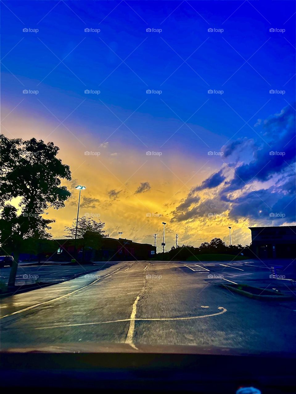 Sunsets never cease to amazing me. I love how many colors seem to explode into the sky during dusk and dawn.