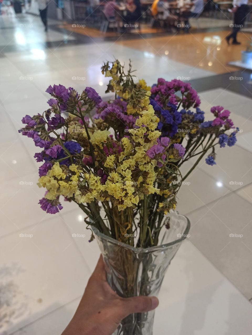 ARITIFICIAL FLOWER IN A VASE