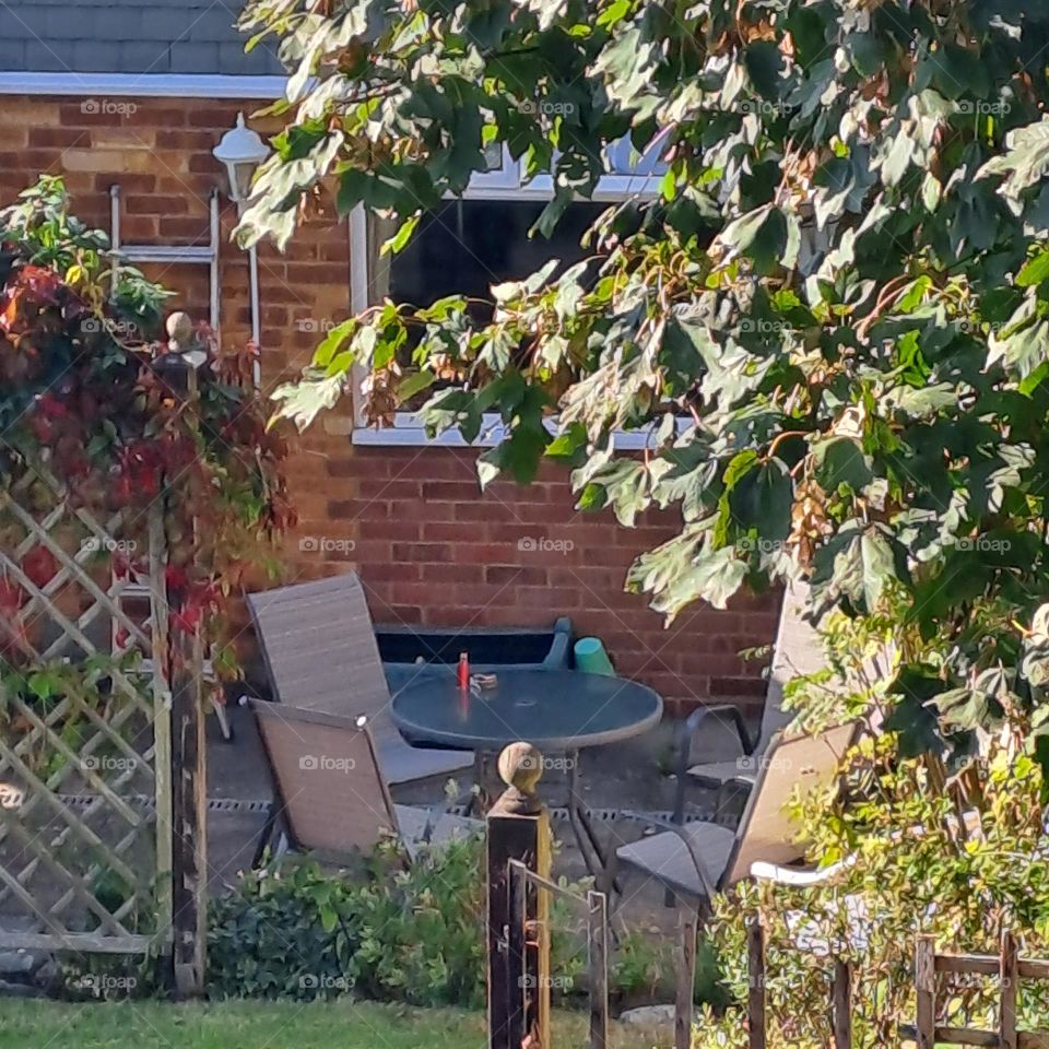 garden table and chairs