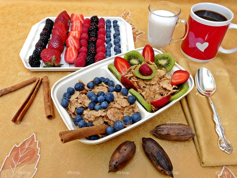 
Meals and snacks of the world - Anytime meal. Ceral and fruit - World snacking is a way of life. foods are typically designed to be portable, quick, and satisfying.  Chocolate, fresh fruit, and vegetables are the most common foods and meals