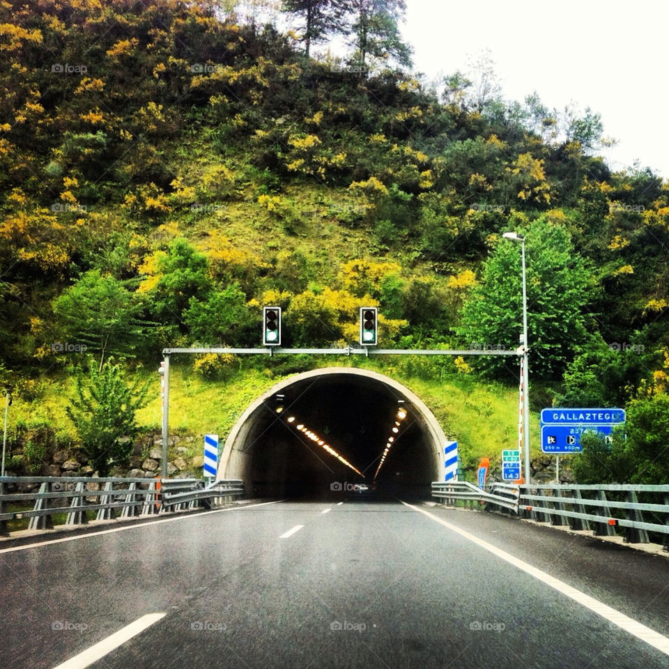 TUNNEL