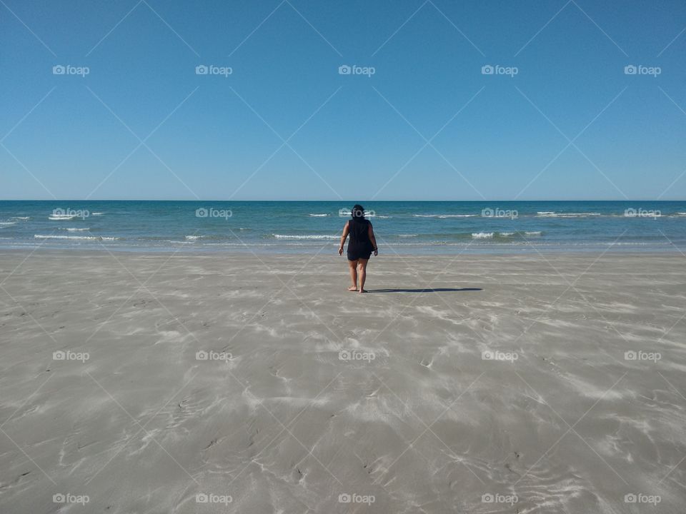 Model walking to the sea