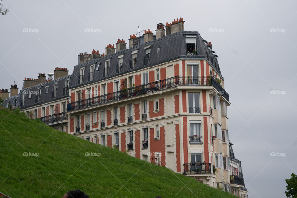 Contrast in Paris